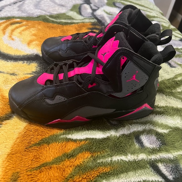 New condition, black gray, pink Jordans size 7y - Picture 1 of 2